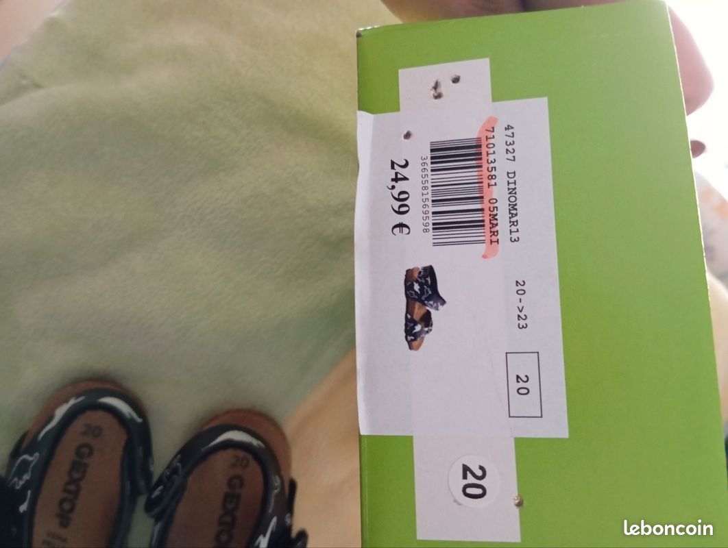 Vends chaussures bébé taille 20 Chaussures