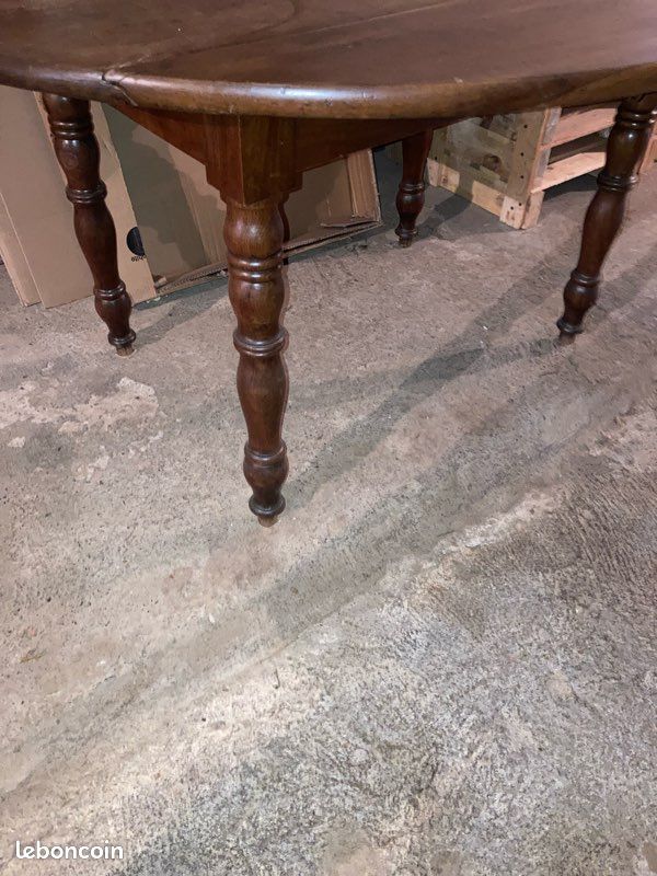 Table ovale ancienne en noyer (image 7)