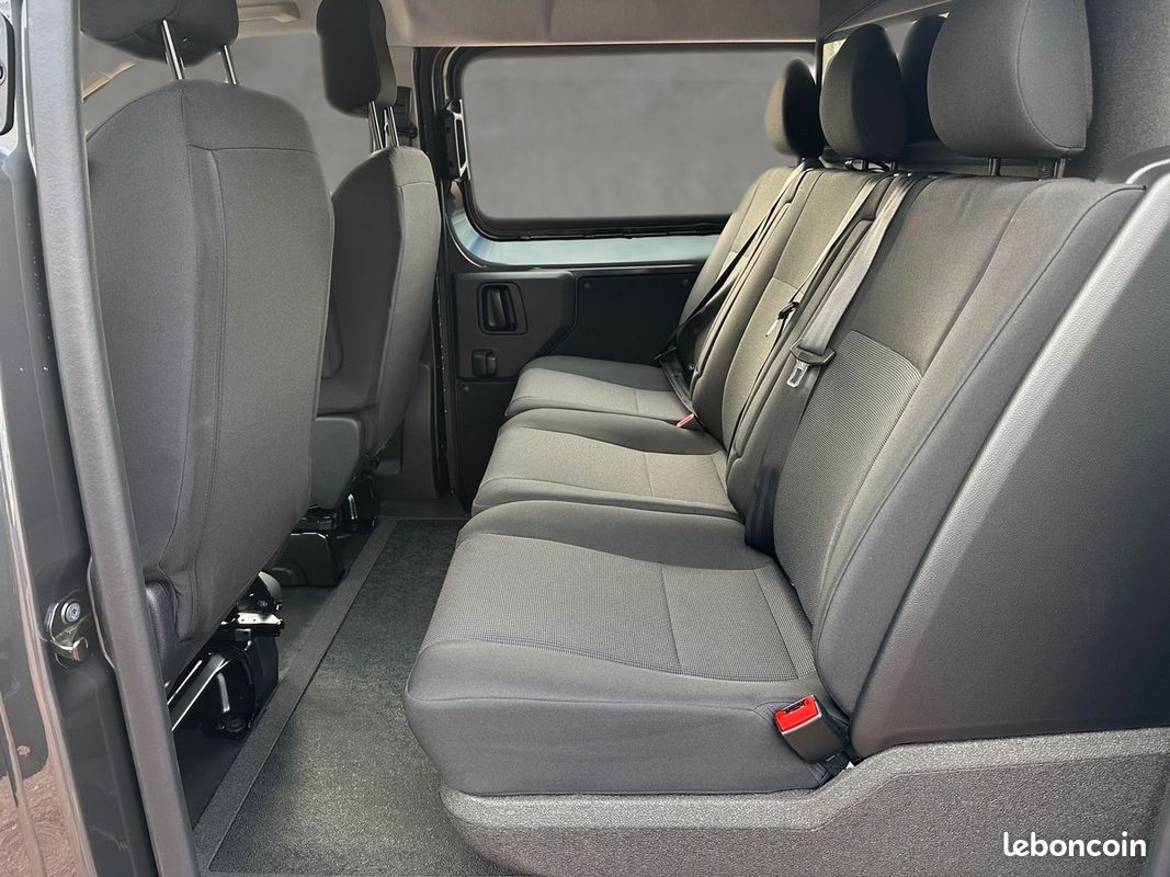 Citroën Jumpy Fg DOUBLE CABINE 5 PLACES + OPTIONS L2 2.0 HDI 180 EAT8 TITAN GREY Diesel (image 13)
