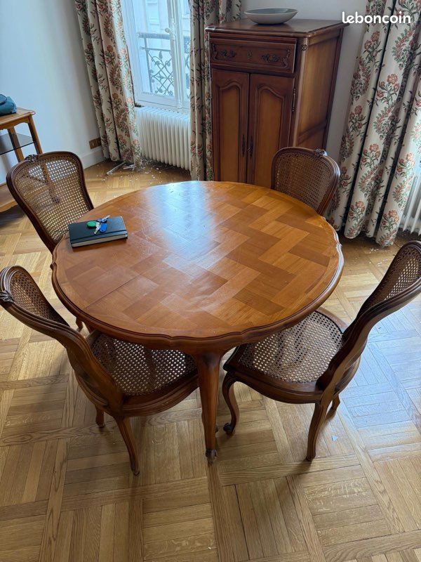 Table ronde style Louis XV + 4 chaises cannées – Bois massif (image 1)