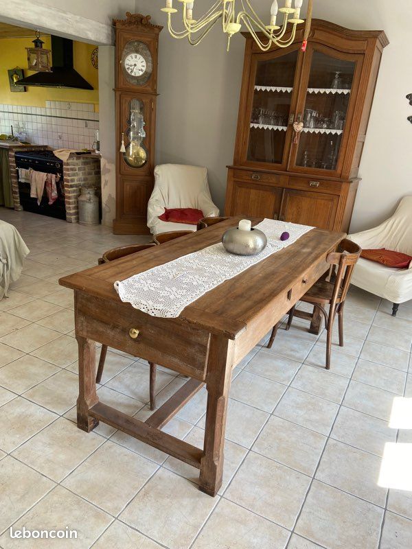 Vend table de ferme avec chaise (8 chaises) (image 1)