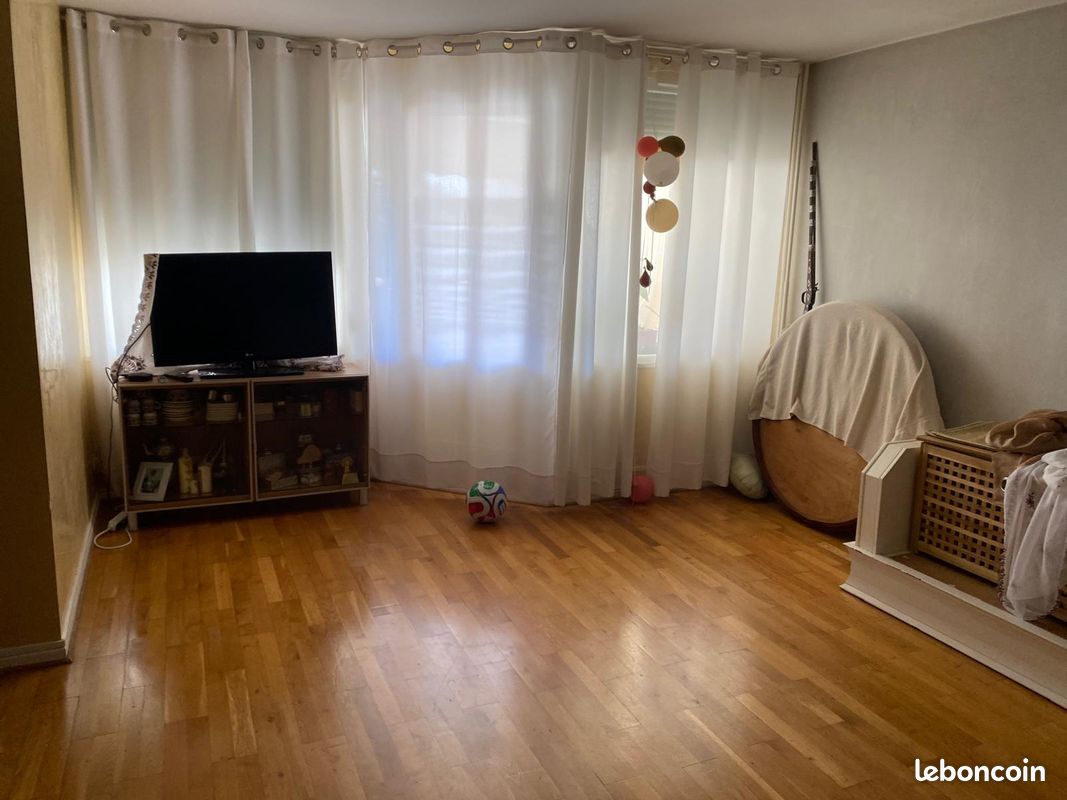 Local commercial 4 pièces 94 m² · à Vaulx-en-Velin · 94 m² · 319 000 €