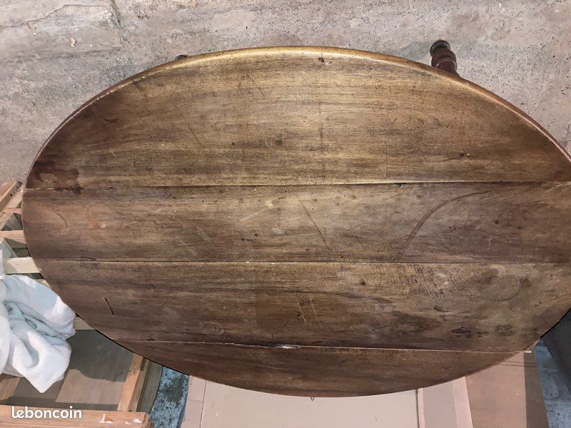 Table ovale ancienne en noyer (image 2)