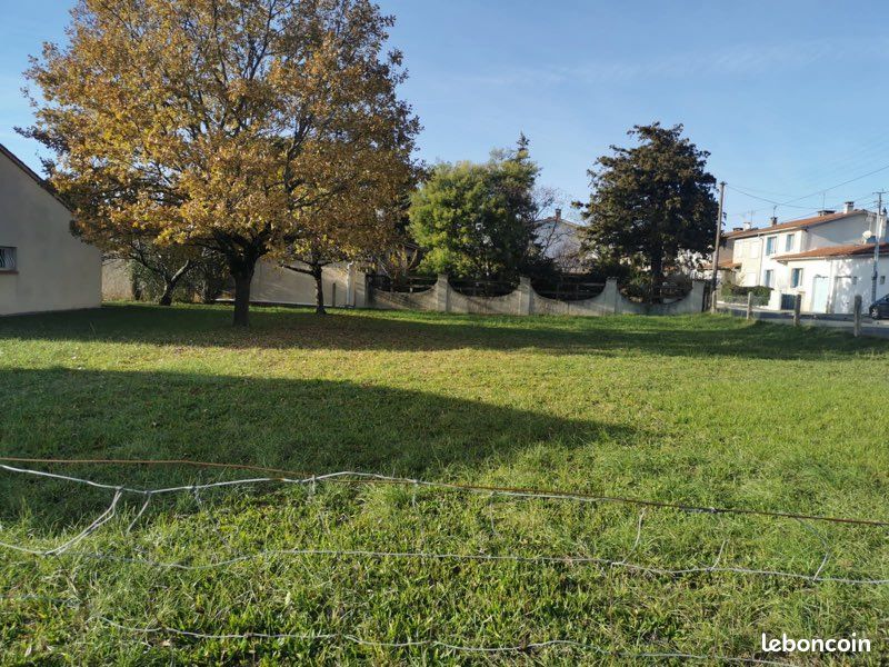 Opportunité Terrain plat et viabilisé de 727m2 dans une impasse, quartier Roulandou · à Castres · 79 000 €