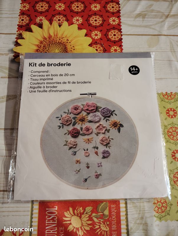 Kit Broderie Vintage Bucilla – Villes Américaines Olde Salem Boston Philly – Non Terminé