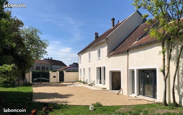 Maison 10 pièces 300 m² · à Villeneuve-sur-Bellot · 300 m² · 250 000 €