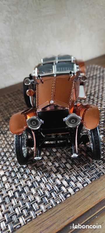 Modèle réduit Rolls Royce - Ghost 2011 - Rouge Argent 1/18 | Kyosho