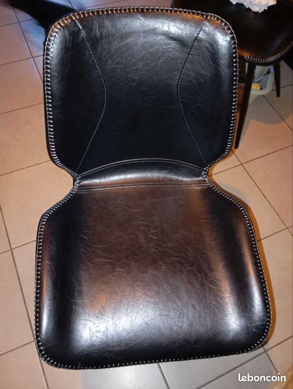 Table et 4 chaises (image 6)