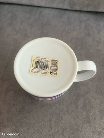 Drapeau Du Royaume-uni Avec Une Tasse De Café Savoureuse Sur La Vue De