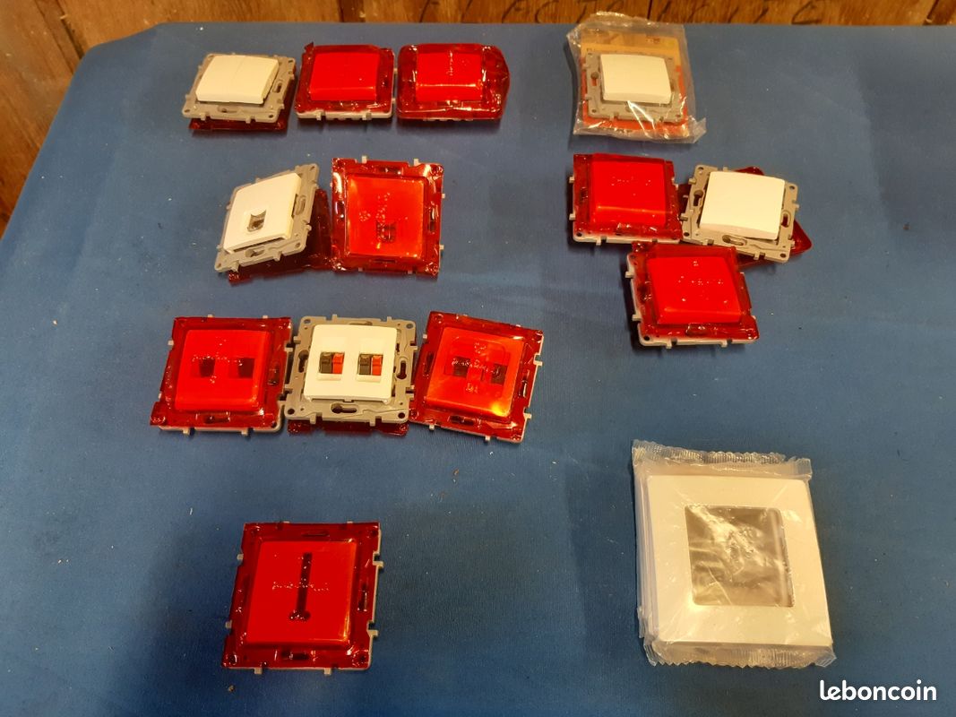 Lot De 10 Prises 2P+T Legrand Mosaic Réf 077142L - Prises Électriques Neufes, Qualité Professionnelle