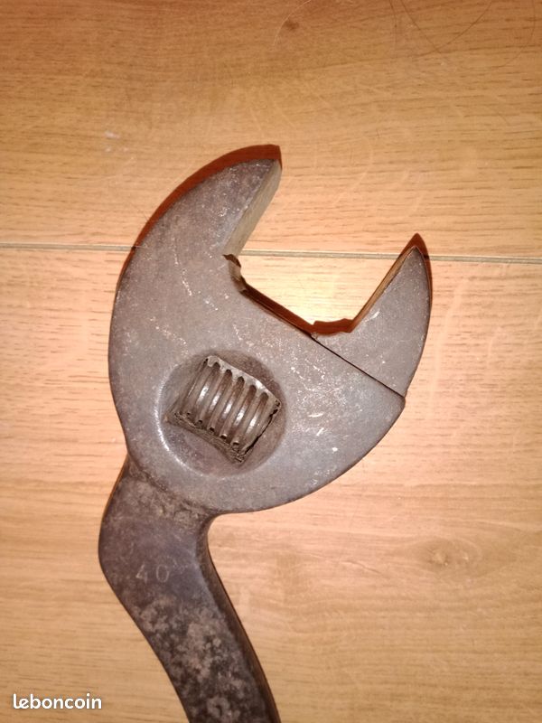 Ancienne grande clé à molette coudée (image 4)