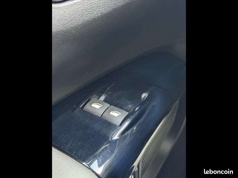 Citroen C4 Cactus BlueHDi 100ch S&S C-Series E6.d (image 23)