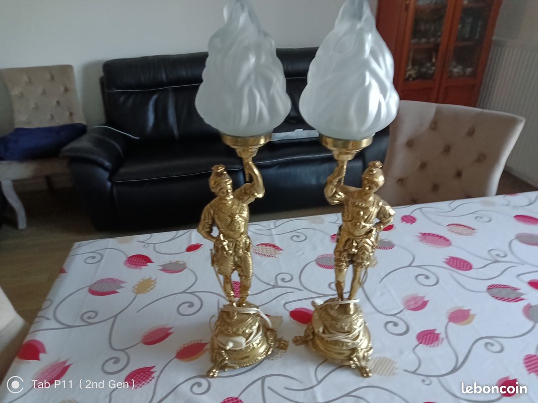 Statue en Bronze avec fil électrique lampe à poser globe en verre opaque haut 65cm poids 2gr500 (image 1)