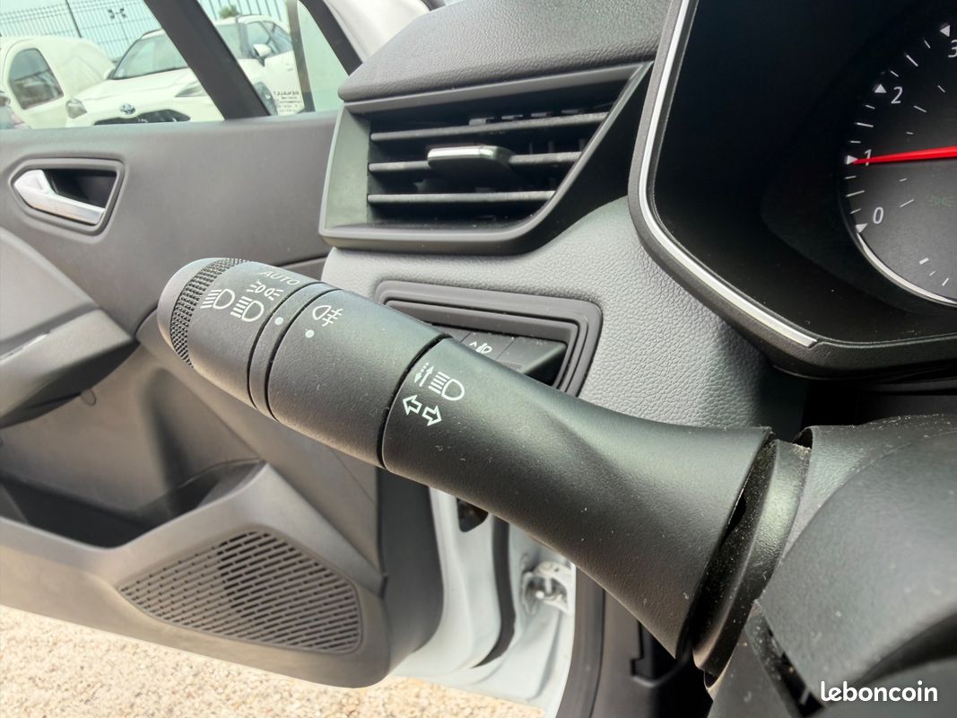 RENAULT CLIO V 1.0 TCE 90CH AIR - GPS - CARPLAY - REGULATEUR / LIMITEUr (image 23)