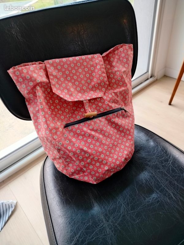 Sac à dos maternelle Papa Pique et Maman Coud (image 1)