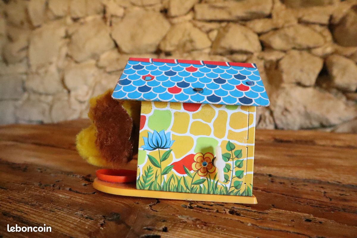Ancien jouet mécanique CUKI – Petit chien dans sa niche – M.I. Mecánica Ibense – Tôle lithographiée – Espagne – Années 1960-70 - 15 cm * 9 cm (image 8)