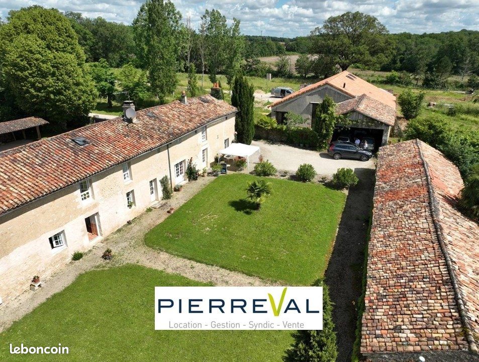 Maison 10 pièces 250 m² · à Ligugé · 250 m² · 451 500 €