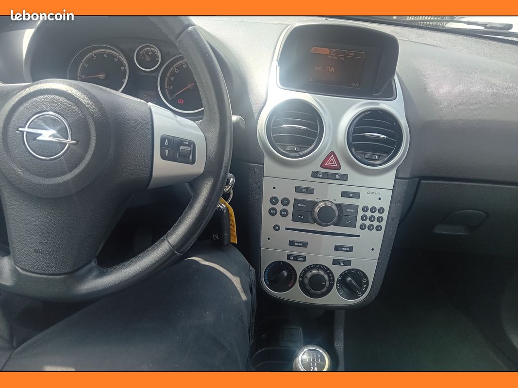 Opel Corsa D restylée 1.0i 12v 65cv Edition -04cv- 112 000 kms (image 9)