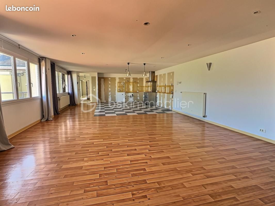Appartement 11 pièces 284 m² · à Charleville-Mézières · 284 m² · 196 000 €