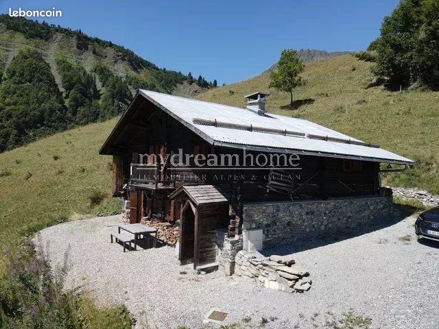 Maison 6 pièces 110 m² · à Saint-Nicolas-la-Chapelle · 110 m² · 1 050 000 €
