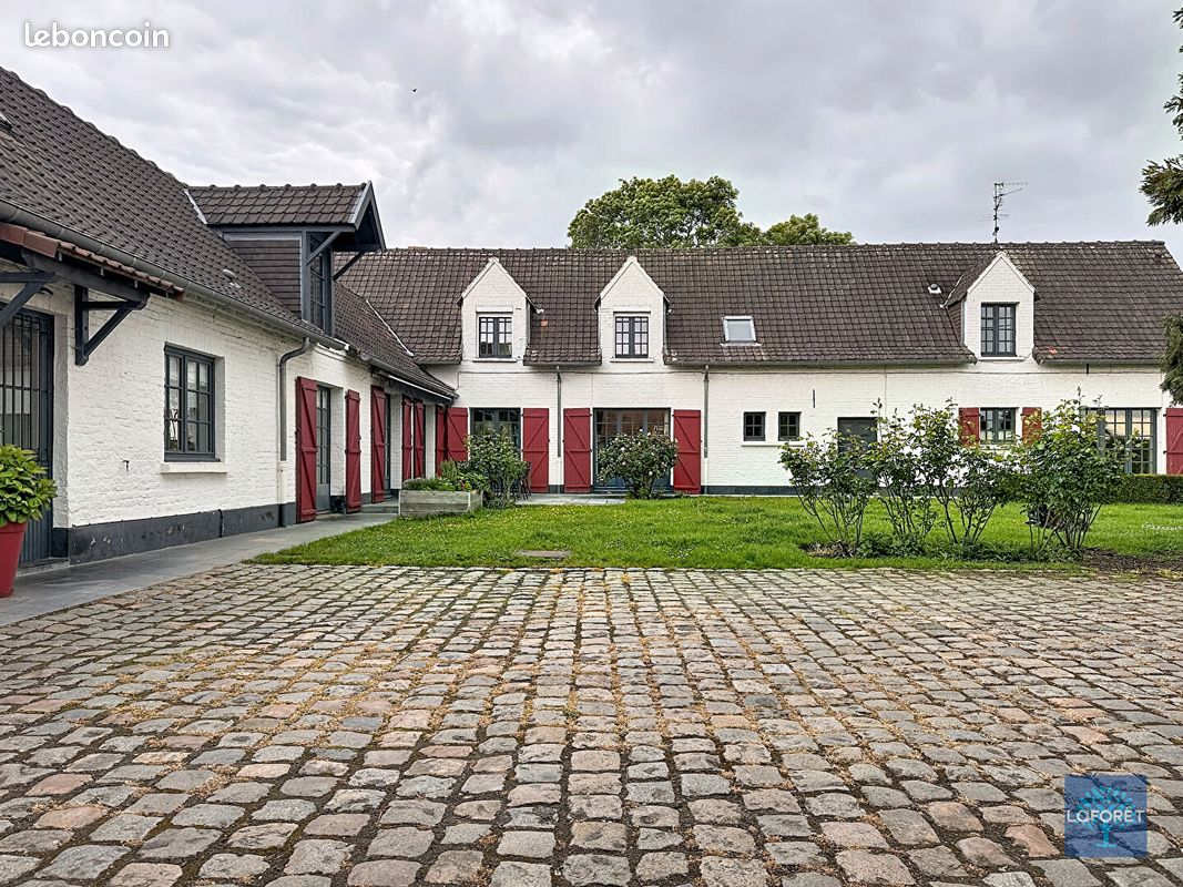 Maison 8 pièces 340 m² · à Linselles · 340 m² · 990 000 €