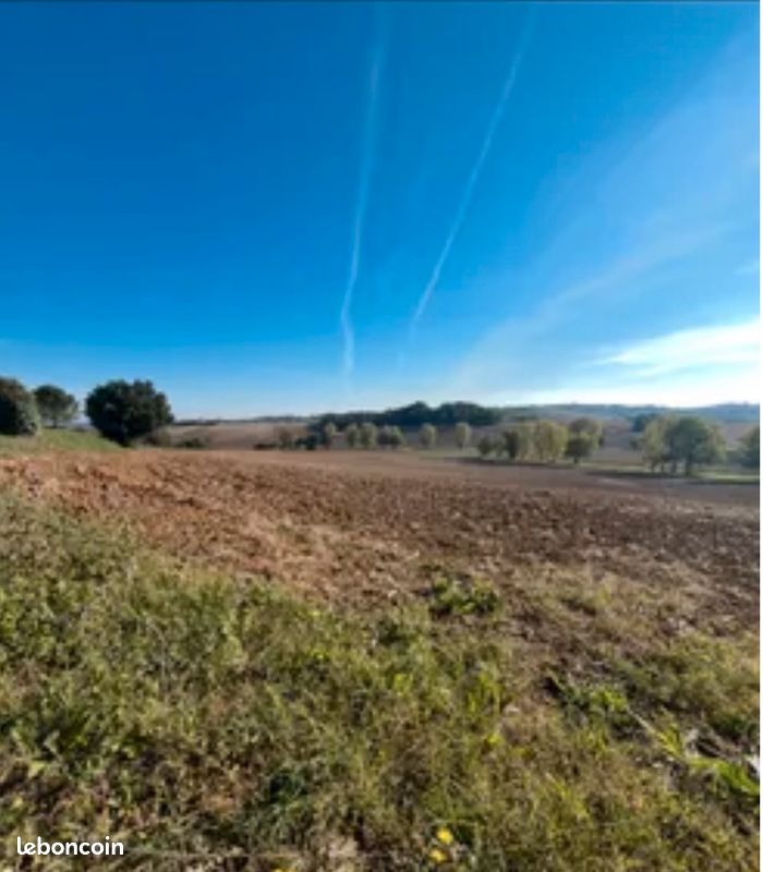 Terrain de 1860 m2 · à Lavaur · 95 000 €