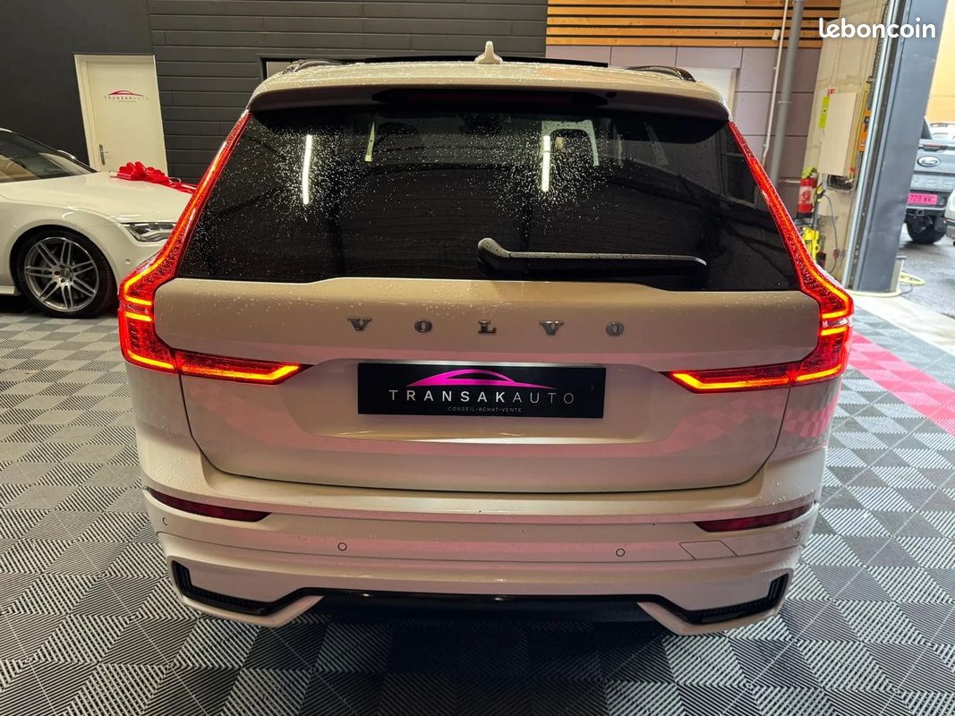 VOLVO XC60 T6 Recharge AWD 253 ch + 145 ch Geartronic 8 Ultimate Style Dark - 1ère main - Toit ouvrant - Sièges chauffants - Caméra 360 (image 6)