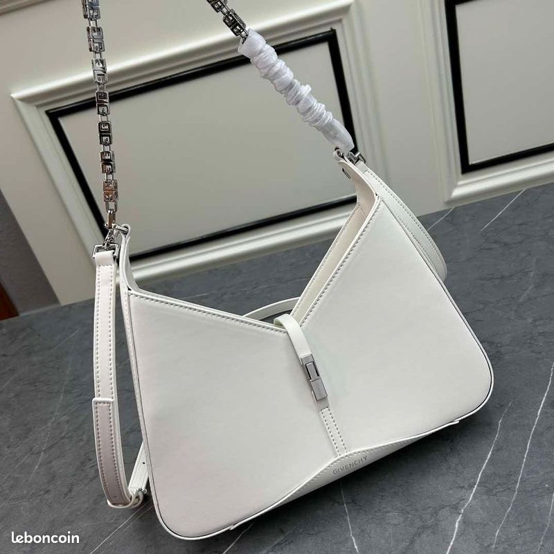 Sac blanc minimaliste et sophistiqué à découpes (image 5)