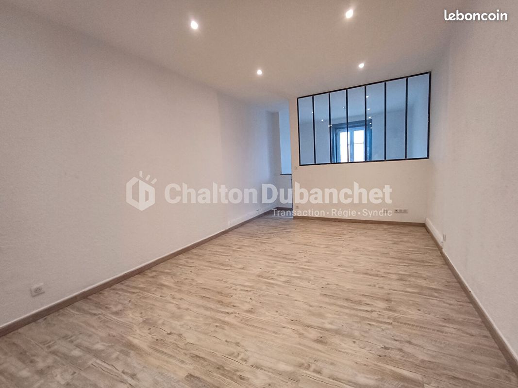 Appartement 1 pièce 40 m² · à Le Coteau · 40 m² · 375 €