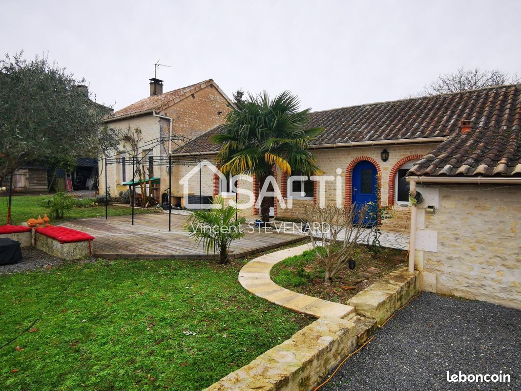 Longère 5 pièces 136 m² - La Chapelle 16140 (image principale 0)