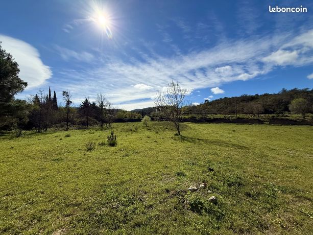 Terrain 880 m² Feuilla