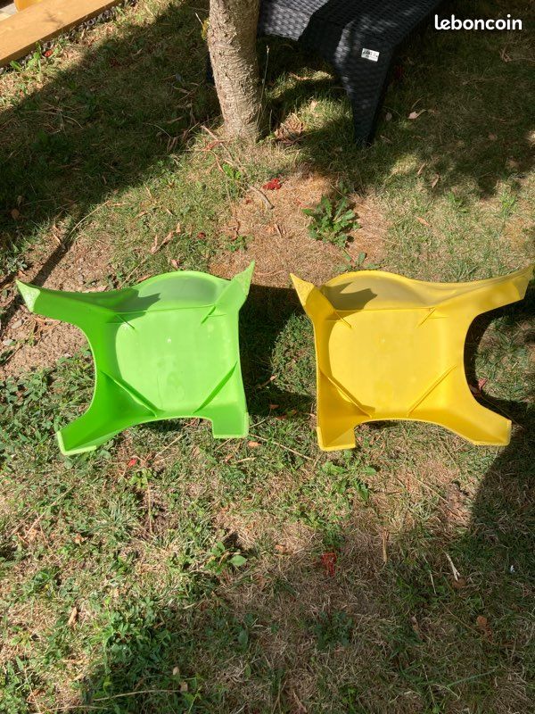 Lot deux petites chaises plastique enfant (image 2)