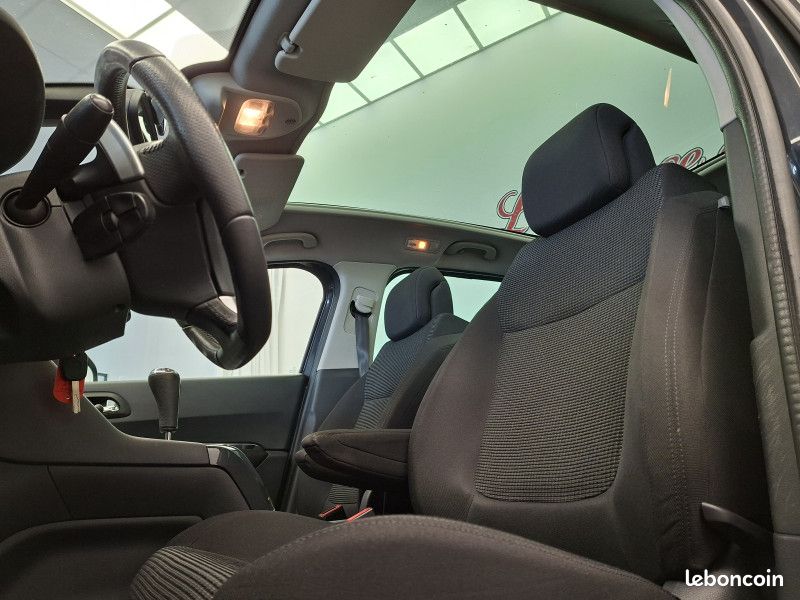 Peugeot 5008 1.6 hdi 112 ch Boite Auto Allure 7 places / GPS / toit pano / Radar AV et AR / (image 22)