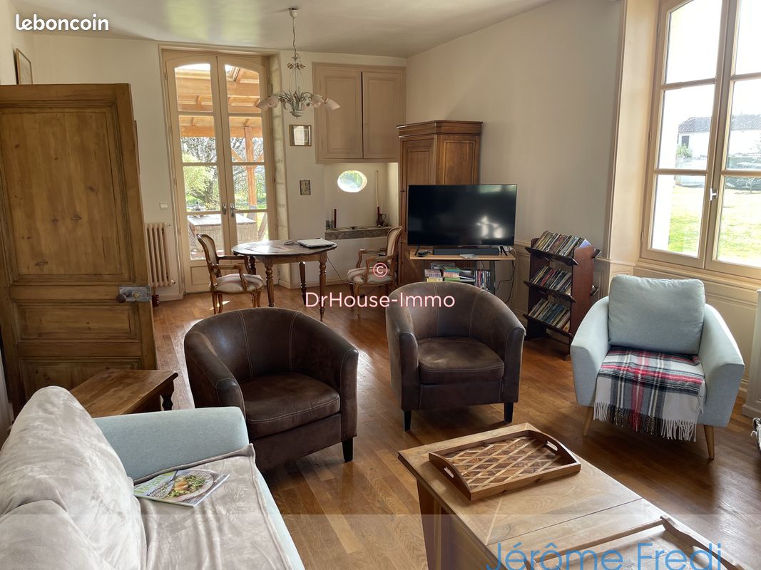 Maison 12 pièces 390 m² · à Mansle-les-Fontaines · 390 m² · 373 500 €