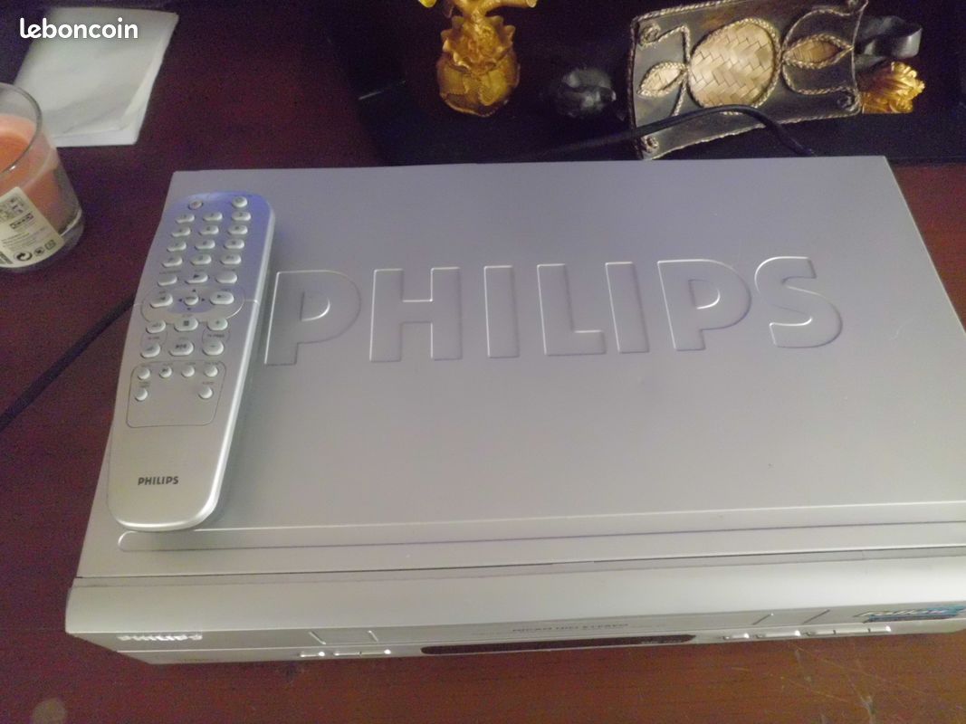 Magnetoscope vhs philips vr550 + telecommande et peritel - Photo, audio & vidéo Magnetoscope vhs philips vr550 + telecommande et peritel - Photo, audio & vidéo