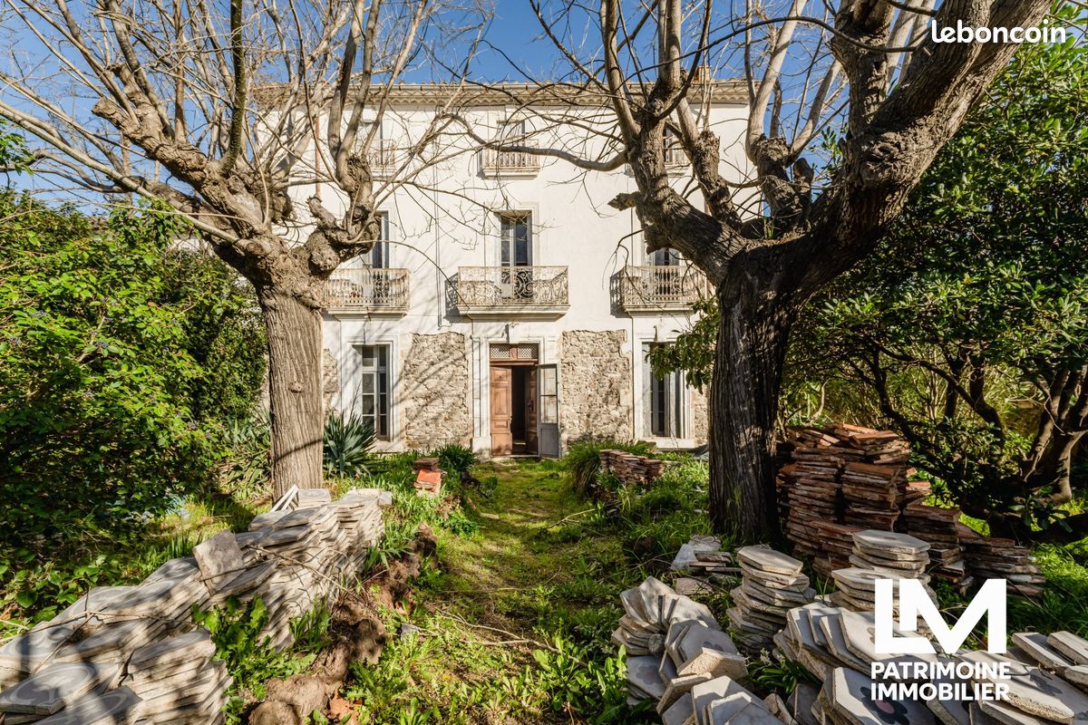 Maison 7 pièces 381 m² · à Montblanc · 381 m² · 279 800 €