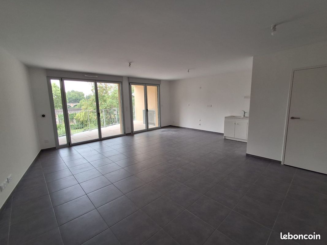 Parking 3 pièces 83 m² · à Montrond-les-Bains · 83 m² · 879 €