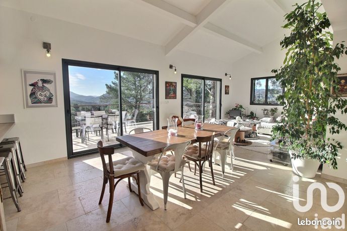 Villa 7 pièces 230 m²
