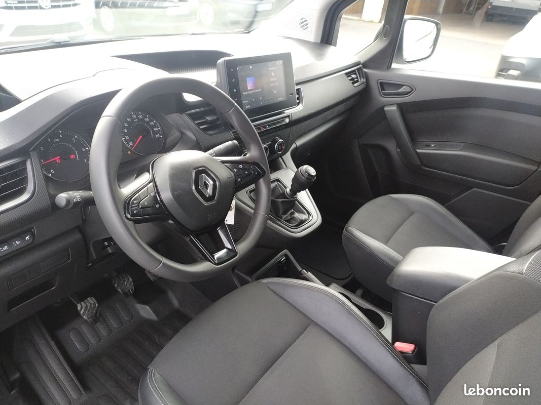 10825 HT - RENAULT Kangoo Van Blue DCI 95 Grand Confort GPS 1,5 L + Attelage - 01/2023 - 85792 kms (image 7)