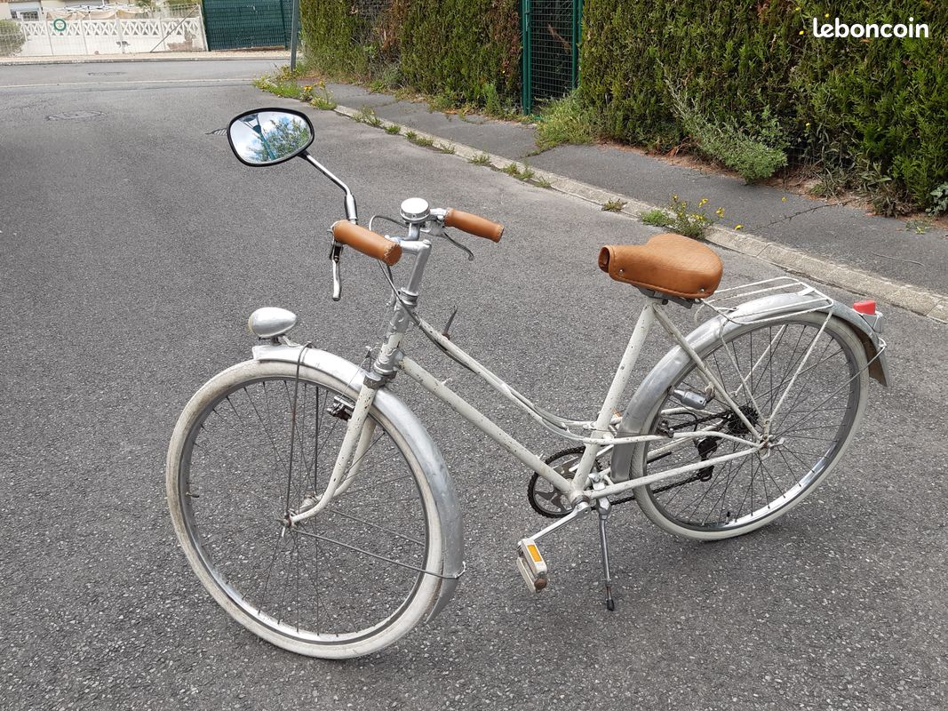 Véritable vélo "Vintage " MOTOBECANE années 1953 (image 1)