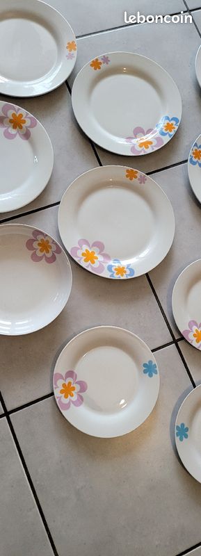 Lot 10 assiettes en bon état (image 3)