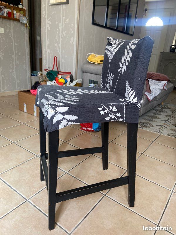 Lot de 3 chaises tabourets de bar IKEA BERGMUND (image 1)
