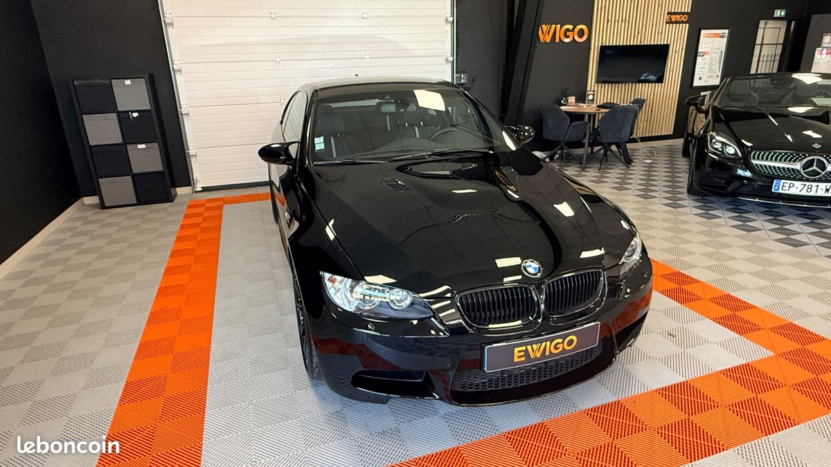 BMW M3 4.0 V8 420CV (E92) EDITION LIMITE BLACK AND WHITE (707 EXEMPLAIRES) BOITE DKg (image 2)