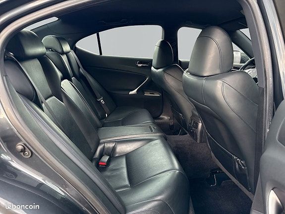 Lexus IS 5.0 V8 423 ch / Mark Levinson Caméra Sièges ventilés et chauffants Carbone (image 12)