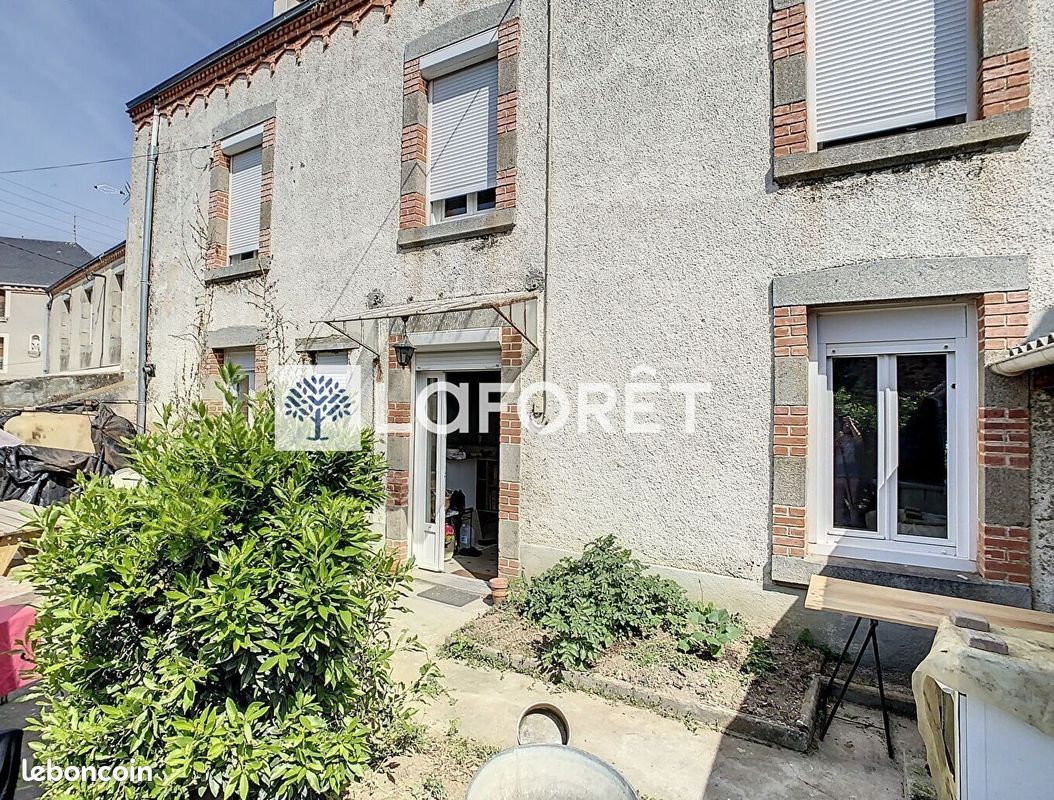 Maison 6 pièces 182 m² - Thouars 79100 (image principale 0)