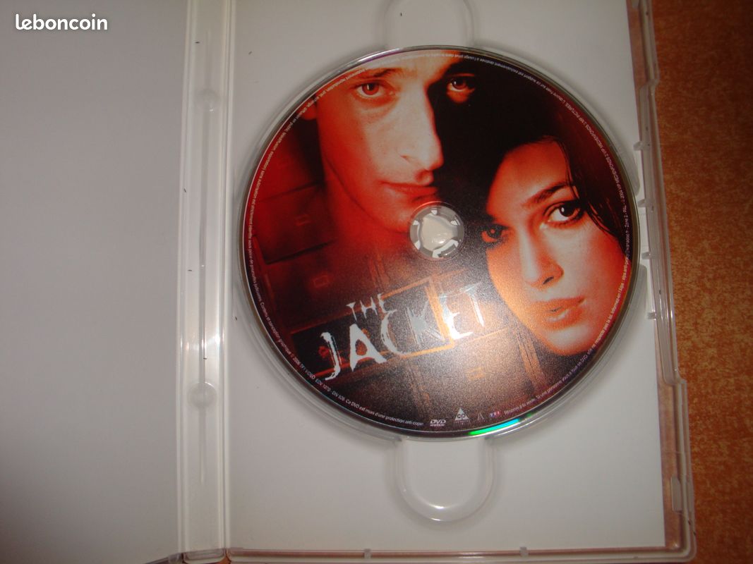 The jacket (image 3)