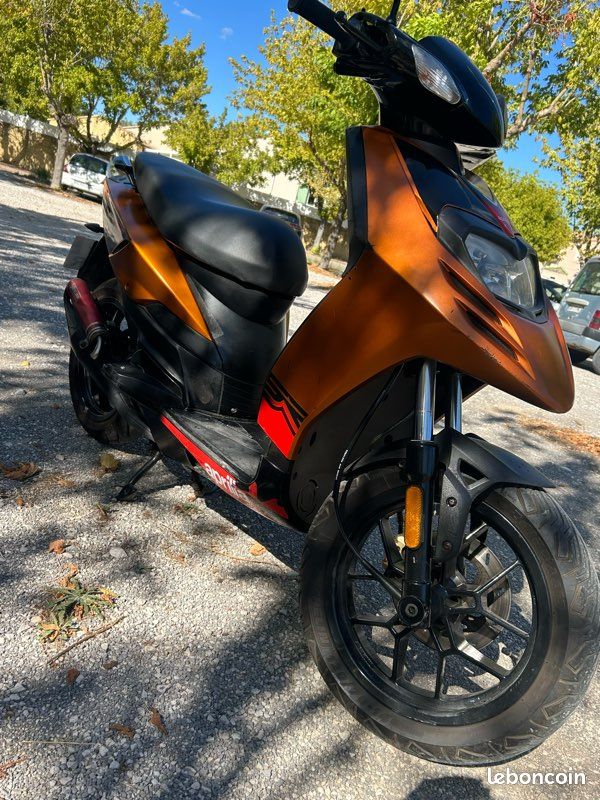 Scooter aprilia 50 sr motard (image 1)
