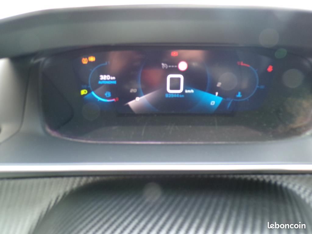 Peugeot 208 1.5 BLUEHDI 100 cv GT LINE (image 18)