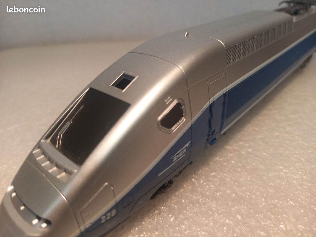 JOUEF FAUSSE MOTRICE RTG Turbotrain ( sans moteur) ATTENTION Livrée