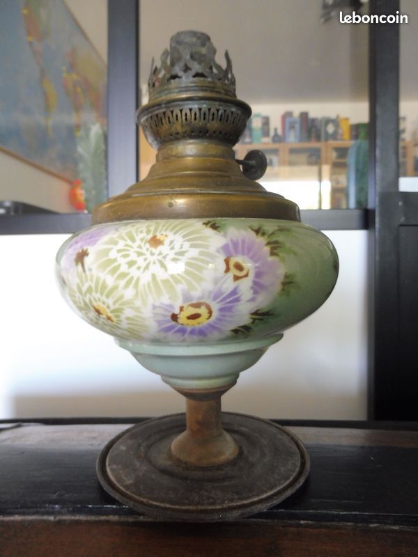 Lampe à petrole ancienne (image 1)
